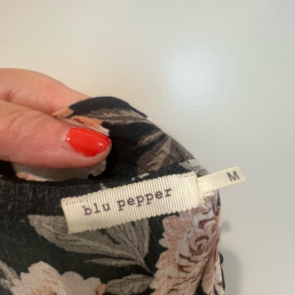 Blu Pepper off the shoulder dress size M - Picture 6 of 6